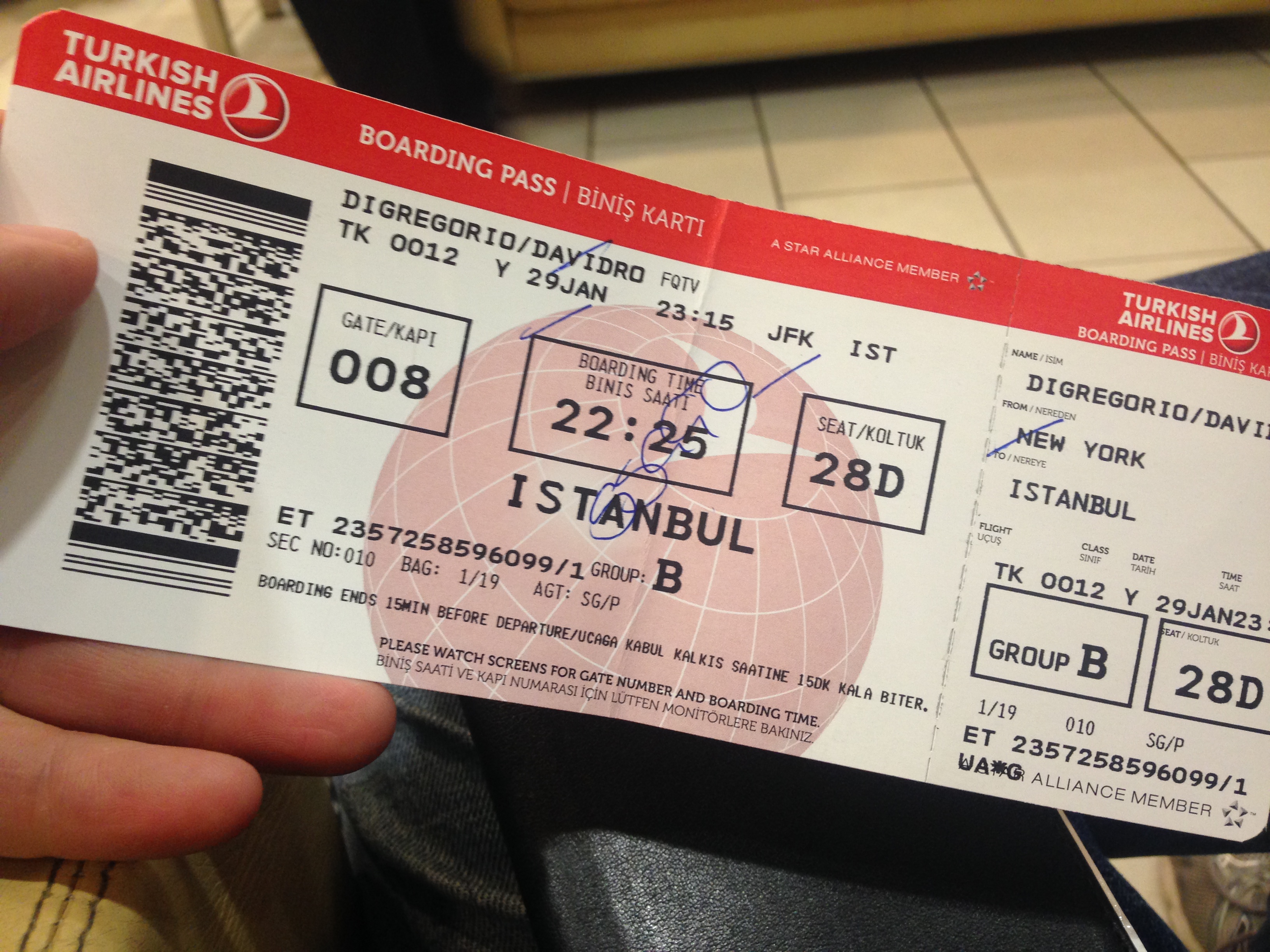 Приобрести нужный билет в. Авиабилеты фото. Билеты на самолет. Билет на самолет Turkish Airlines. Билеты на самолет в Турцию.